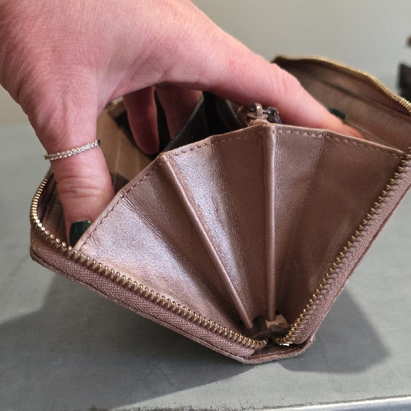 Gucci Beige and Brown GG Canvas Wallet With Tags - Picture 12 of 13